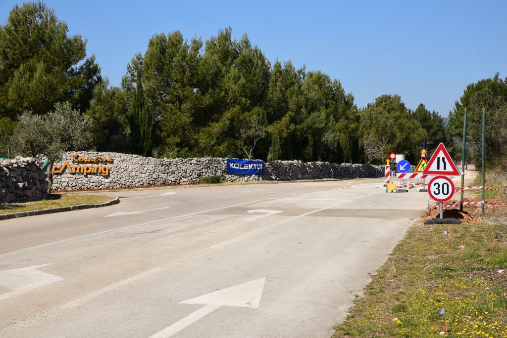 Radovi uz prometnicu između kampa i Stare Gavze bit će gotovi do početka sezone / Snimio W. SALKOVIĆ