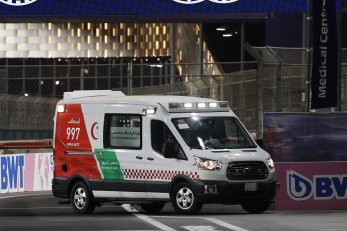 Schumacher je odmah nakon nesreće prebačen vozilom hitne pomoći u obližnji KBC/Foto REUTERS