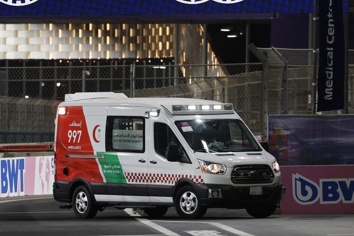 Schumacher je odmah nakon nesreće prebačen vozilom hitne pomoći u obližnji KBC/Foto REUTERS