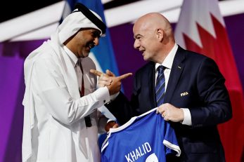 Gianni Infantino i Šeik Khalid bin Khalifa bin Abdul Aziz a-Thani/Foto REUTERS