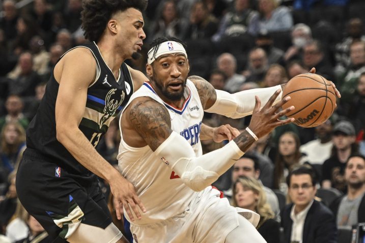 Robert Covington i Jordan Nwora/Foto REUTERS