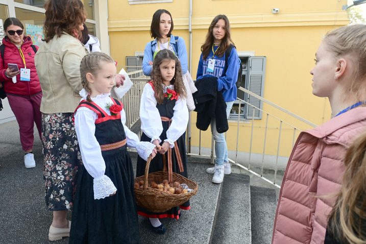 Kroštule za dobrodošlicu / Snimio Vedran KARUZA