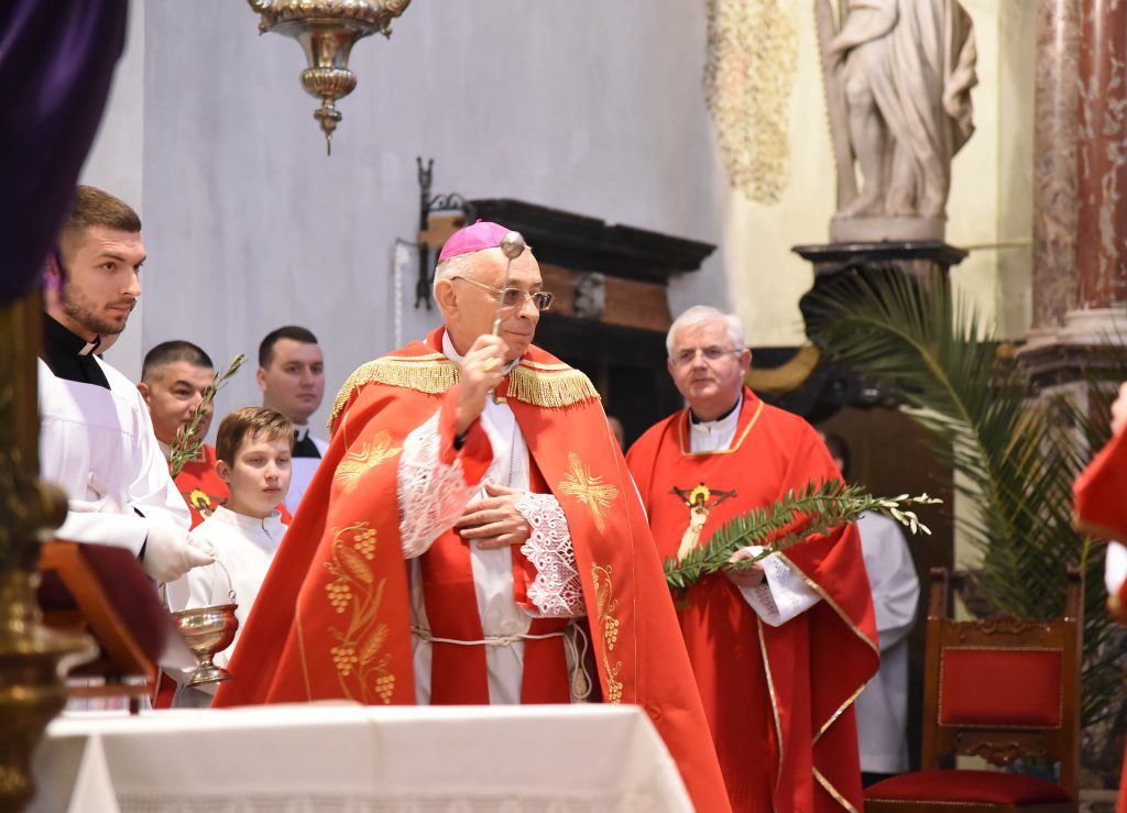 Misno slavlje su mons. Ivan Devčić i mons. Mate Uzinić / Snimio Sergej DRECHSLER
