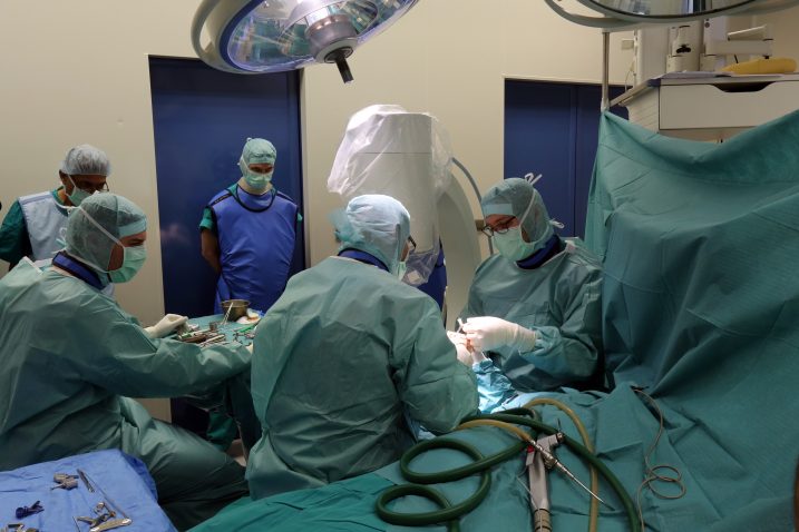 Uoči transplantacije su korištena najnovija tehnološka dostignuća u dizajniranju osteointegrirajućih segmenata implantata / Foto GORAN KOVAČIĆ/PIXSELL
