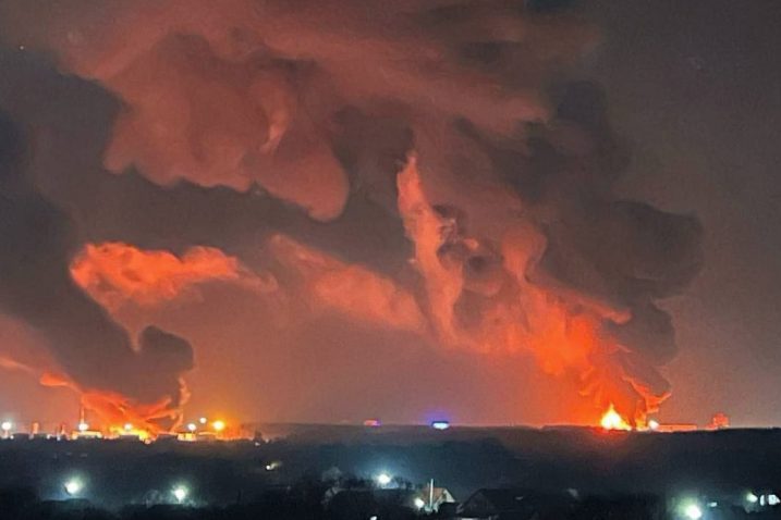 Skladišta nafte gore u ruskom Brjansku / Foto Screenshot Twitter