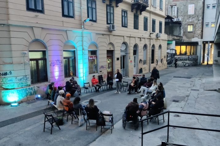 Foto Facebook Urbani separe