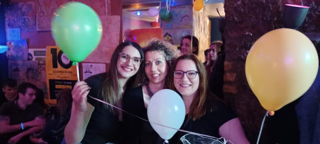 Jelena, Martina i Tea - raspoložene djevojčice uz šarene balone / Snimila Edita BURBURAN