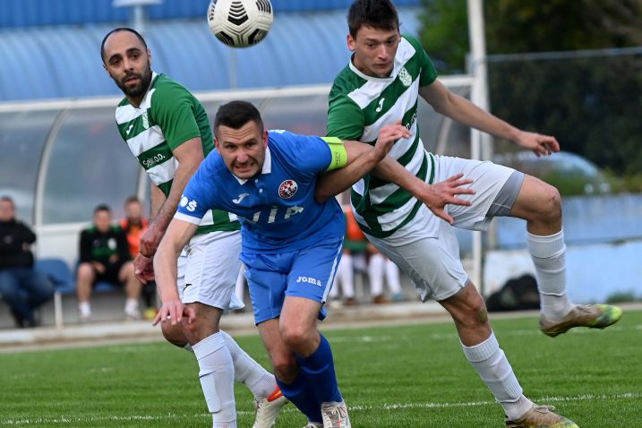 Ivan Butorac (Crikvenica) i suigrači gosti su Bahalina/Foto M. GRACIN