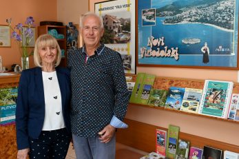 Vera i Tami Sokolić već tri desetljeća radom agencije VETA trade obogaćuju novljanski turizam /Foto MARKO GRACIN