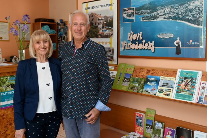 Vera i Tami Sokolić već tri desetljeća radom agencije VETA trade obogaćuju novljanski turizam /Foto MARKO GRACIN