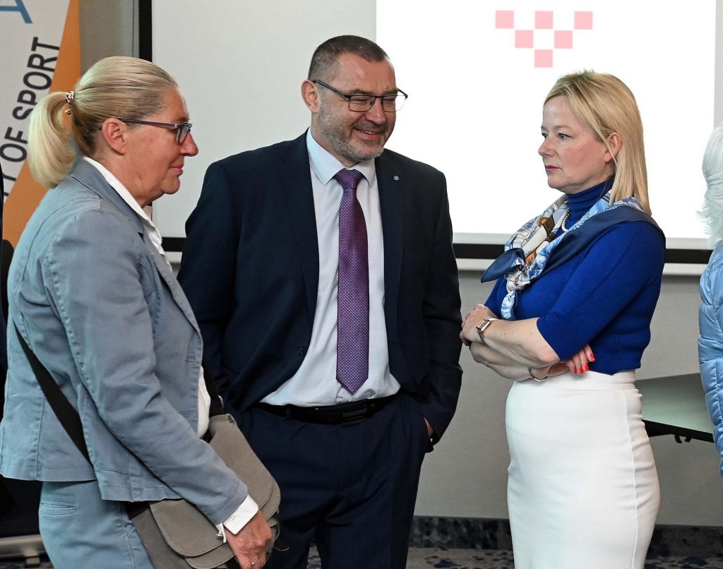 Dorotea Pešić-Bukovac, Slaviša Bradić i Sandra Krpan/Foto M. GRACIN