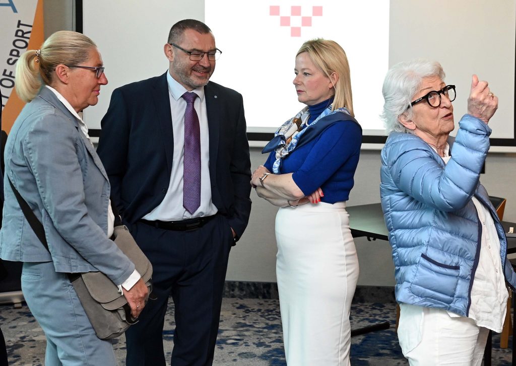 Dorotea Pešić-Bukovac, Slaviša Bradić i Sandra Krpan/ Foto M. GRACIN