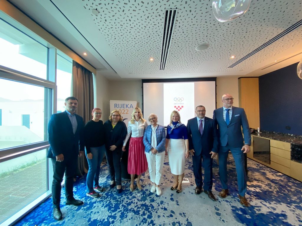 ZADOVOLJNI RADIONICOM - Vanja Gavran, Snježana Pejčić, Anita Malenica, Iva Florjančič, Morana Paliković Gruden, Sandra Krpan, Slaviša Bradić i Siniša Krajač / Foto AK Kvarner