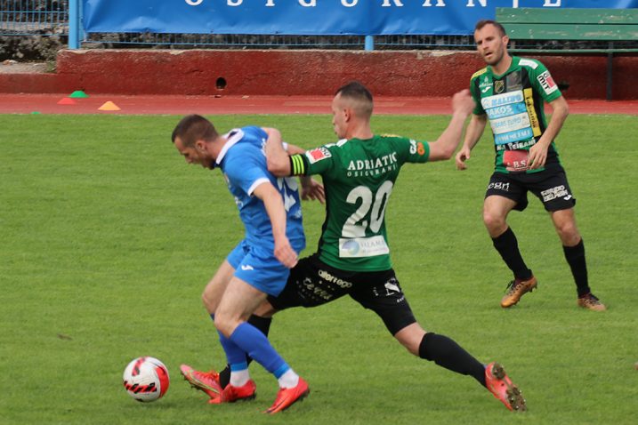 STRIJELAC - Amir Mašić u duelu s Edisom Kurtićem/Foto V. PROKIĆ