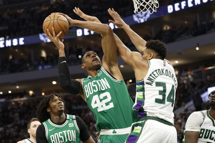 Al Horford i Giannis/Foto REUTERS