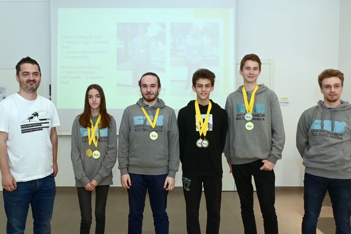 Mentor Loris Rašpolić, Marta Ljubić, Simeon Stefanović, Josip Šebelja, Svebor Stublija i mentor Jakov Tomasić / Foto Vedran Karuza