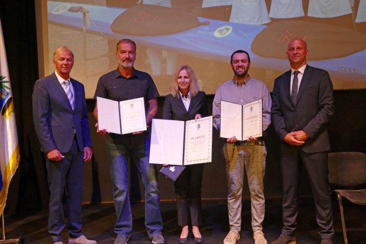 Mentor Loris Rašpolić, Marta Ljubić, Simeon Stefanović, Josip Šebelja, Svebor Stublija i mentor Jakov Tomasić / Foto: V. KARUZA