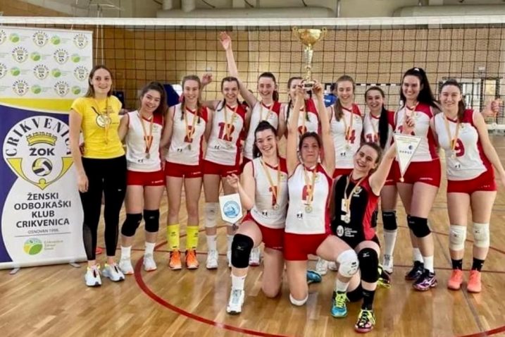 PRVAKINJE - Odbojkašice Crikvenice s peharom