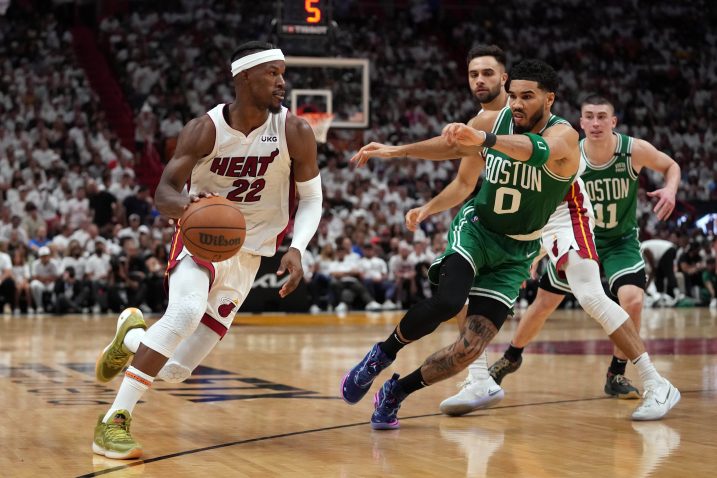 Jimmy Butler i Jayson Tatum/Foto REUTERS