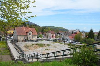 Rušenje kuće omogućit će i sanaciju stepenica prema željezničkoj postaji/ Foto M. KRMPOTIĆ