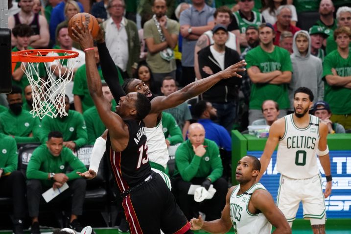 Bam Adebayo i Jaylen Brown/Foto REUTERS