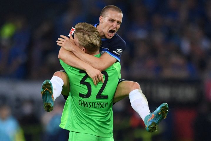 Oliver Christensen i Marvin Plattenhardt (Hertha)/Foto REUTERS