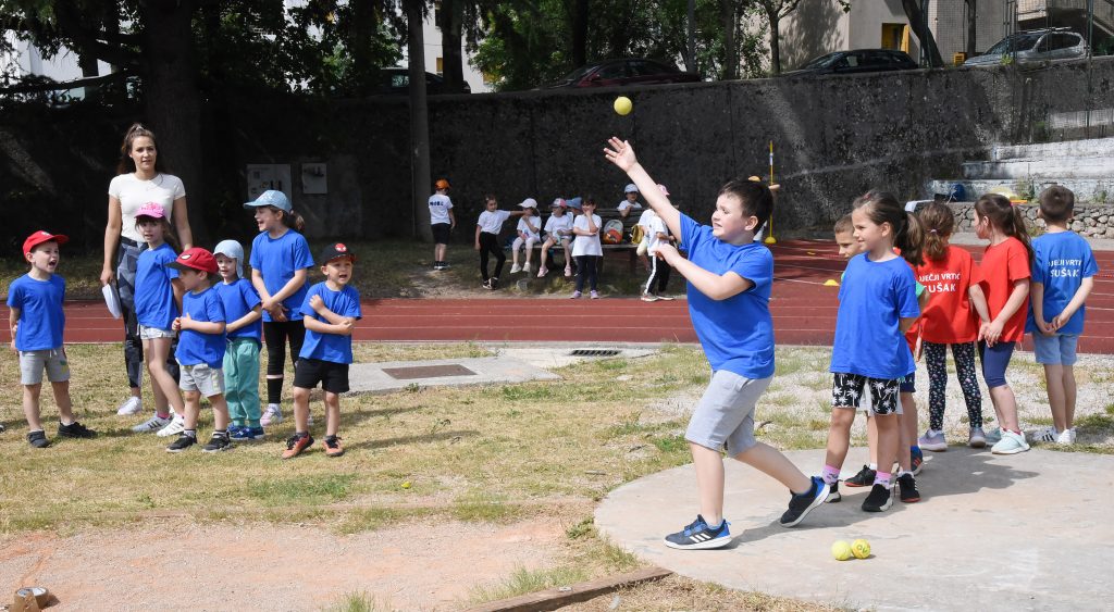  Rano poticanje djece na bavljenje sportom jamac je da će i kao odrasli biti aktivni / Snimio S. DRECHSLER