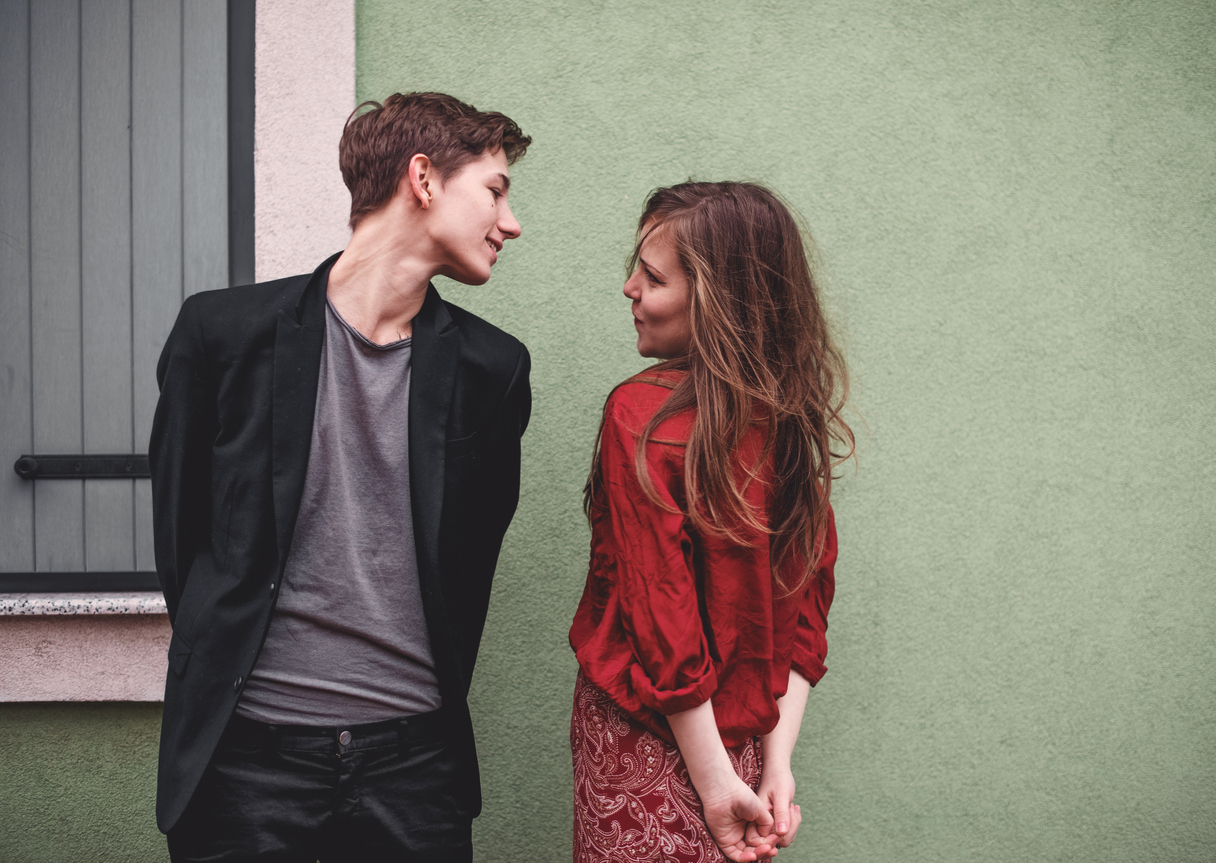 Stručnjaci su otkrili koji je najbolji način za uspješan flert. Evo što