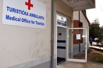 U krčkoj turističkoj ambulanti ovog ljeta će raditi samo jedan medicinski tim / Foto M. TRINAJSTIĆ
