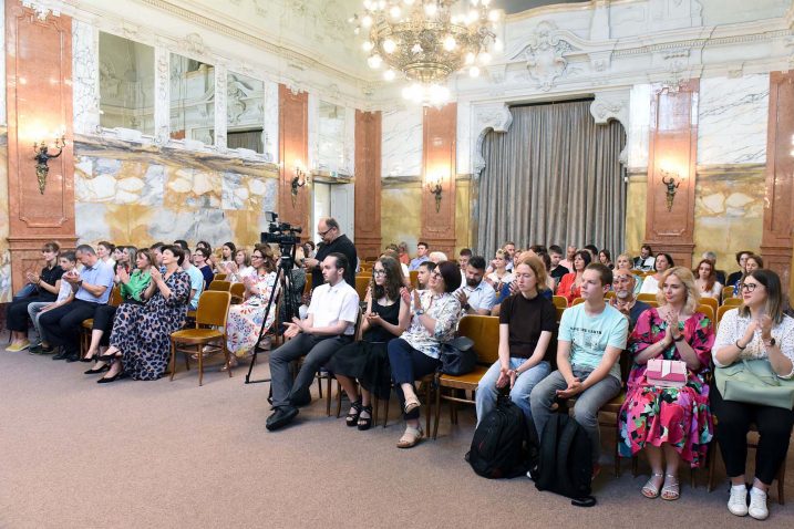 Dvadeset i jedna učenica i učenik istaknuli su se svojim prvim mjestima na državnim natjecanjima u školskoj godini na izmaku/ Foto V. KARUZA