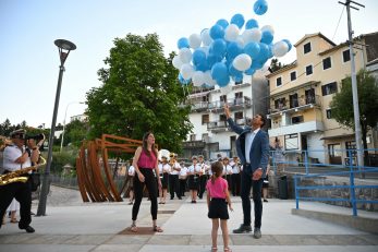 Trg je službeno otvoren svečanim puštanjem balona / Snimio Mateo LEVAK