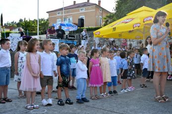 Djeca su recitacijama i pjesmama obilježila početak ljetne sezone / Foto M. LEVAK