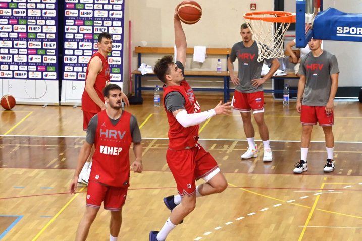 VAŽNA KARIKA REPREZENTACIJE - Mario Hezonja na prvom treningu hrvatskih košarkaša/Foto M. GRACIN