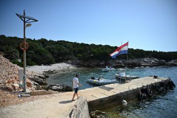 Mještani Ilovika projektu Mrtvaške protive se u prvom redu zbog izmještanja brodske linije kao i zbog projekta luke koji bi im, u svom izvornom obliku, onemogućio pristajanje u Mrtvašku njihovim plovilima / Snimio Mateo LEVAK