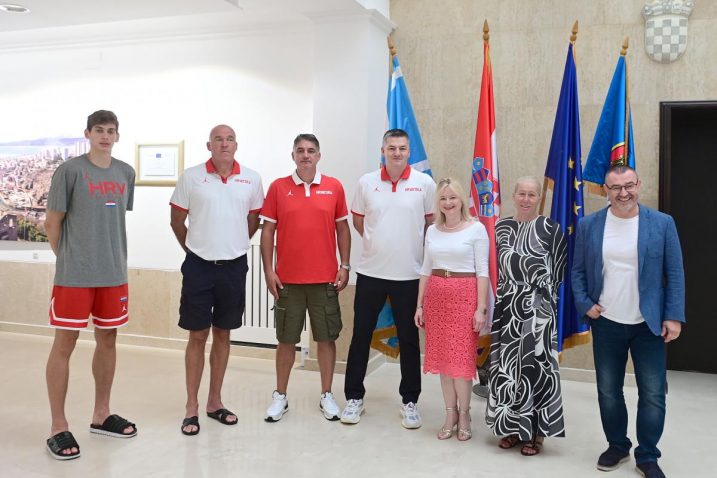 Roko Prkačin, Aramis Naglić, Damir Mulaomerović, Josip Vranković, Sandra Krpan, Dorotea Pešić-Bukovac i Slaviša Bradić/Foto V. KARUZA