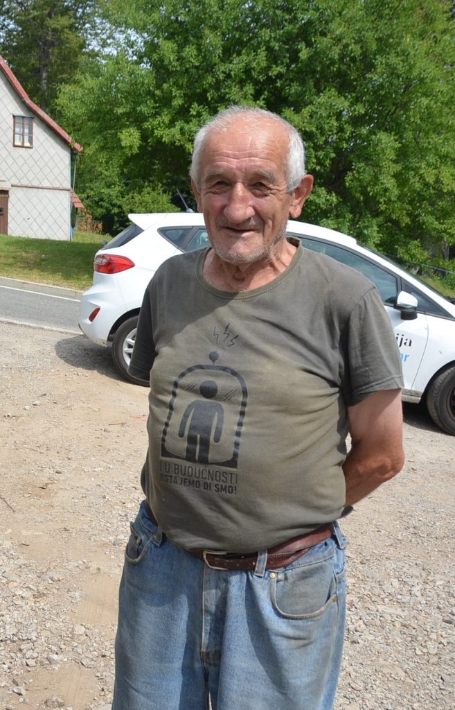 Ivan Lakotić ima 71 godinu, ali se ne sjeća da je ikada grom u Starom Lazu usmrtio blago / Snimio Marinko KRMPOTIĆ