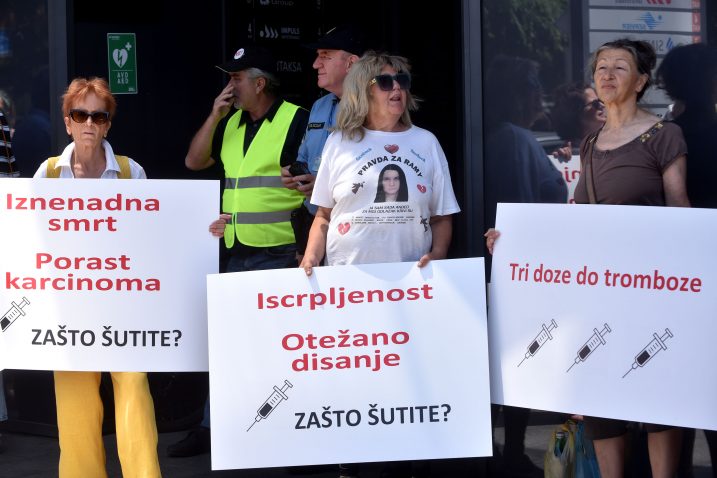 Časni sud HLK odgodio saslušanje Damira Biloglava; Alma Demirović  oslobođena; pred Komorom prosvjedovali antivakseri - Novi list