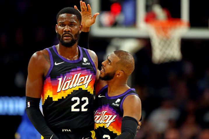 Deandre Ayton i Chris Paul/Foto REUTERS