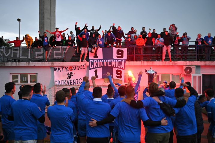 CRIKVENICA, 28. SVIBNJA - Fešta trećeligaškog prvaka s navijačima/Foto M. LEVAK