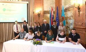 Ravnatelji škola potpisali su ugovor na svečanosti u riječkoj Guvernerovoj palači / Snimio Vedran KARUZA