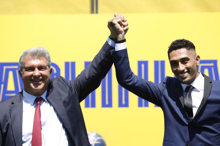 Joan Laporta i Raphinha/Foto REUTERS