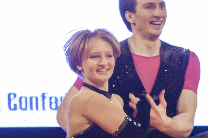 Katerina Tikonova pleše s Ivanom Klimovim na svjetskom natjecanju u rock&roll akrobatskom plesu u Krakowu / Reuters
