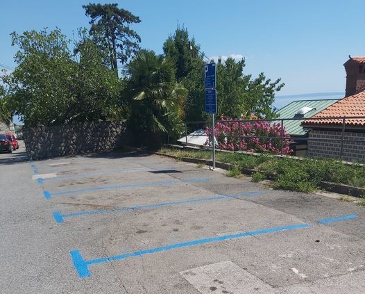 Novooznačena parkirna mjesta u Ulici Ante Mandića na Tošini / Foto Facebook