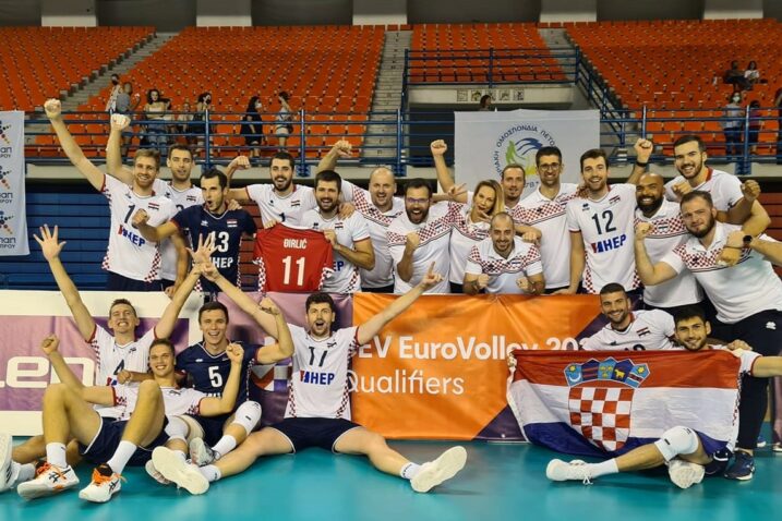 Hrvatski odbojkaši nakon pobjede na Cipru/Foto Facebook HOS