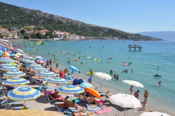 Baška puca po šavovima / Foto M. TRINAJSTIĆ