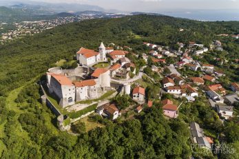 Frankopanski kaštel postao je galerija i muzej te je dom raznih kulturnih manifestacija, stoga zanimljiv i turistima