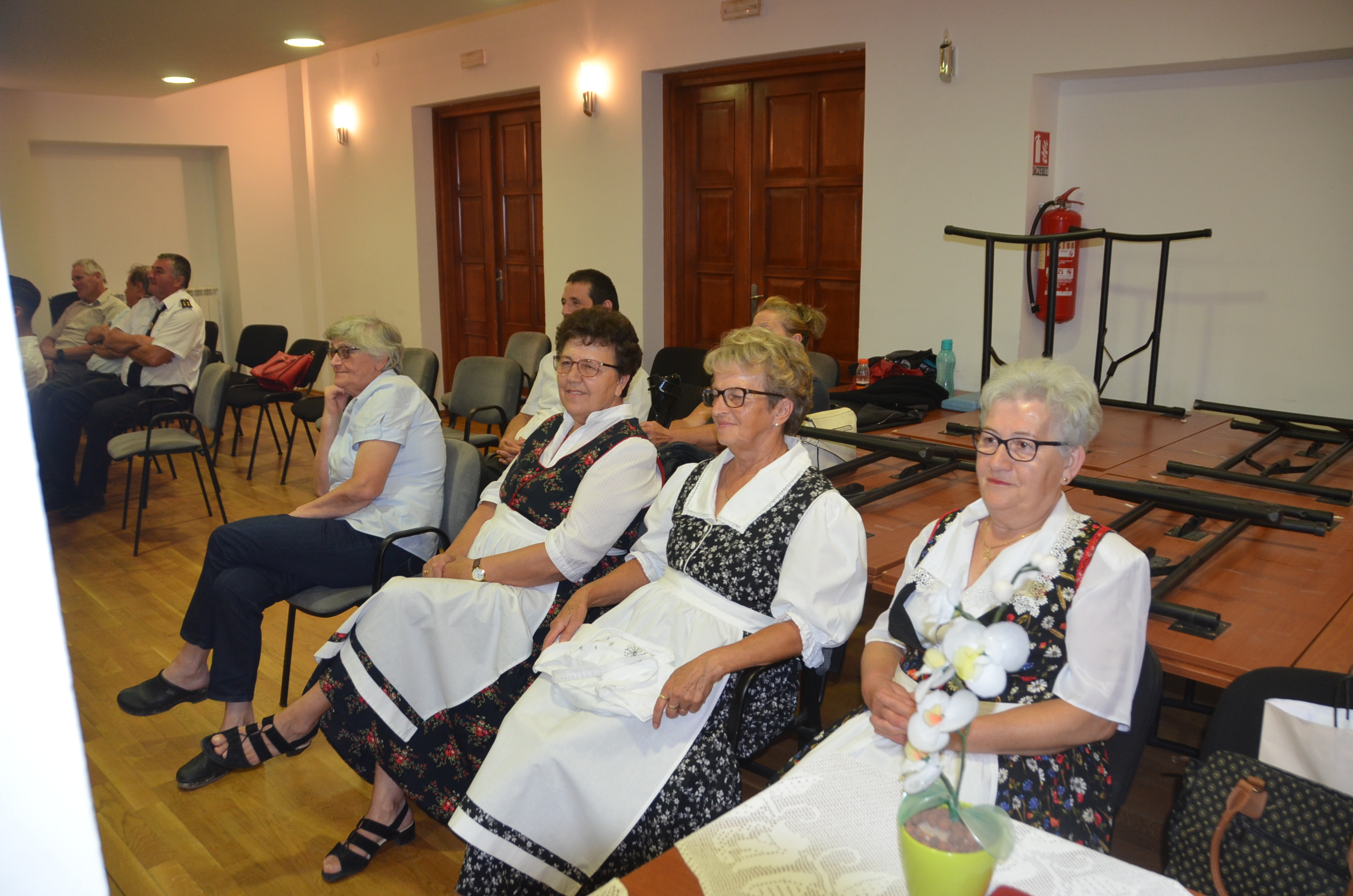 Članice udruge Skradska žena dobile su zahvalnice za 25 godina rada / Foto M. KRMPOTIĆ