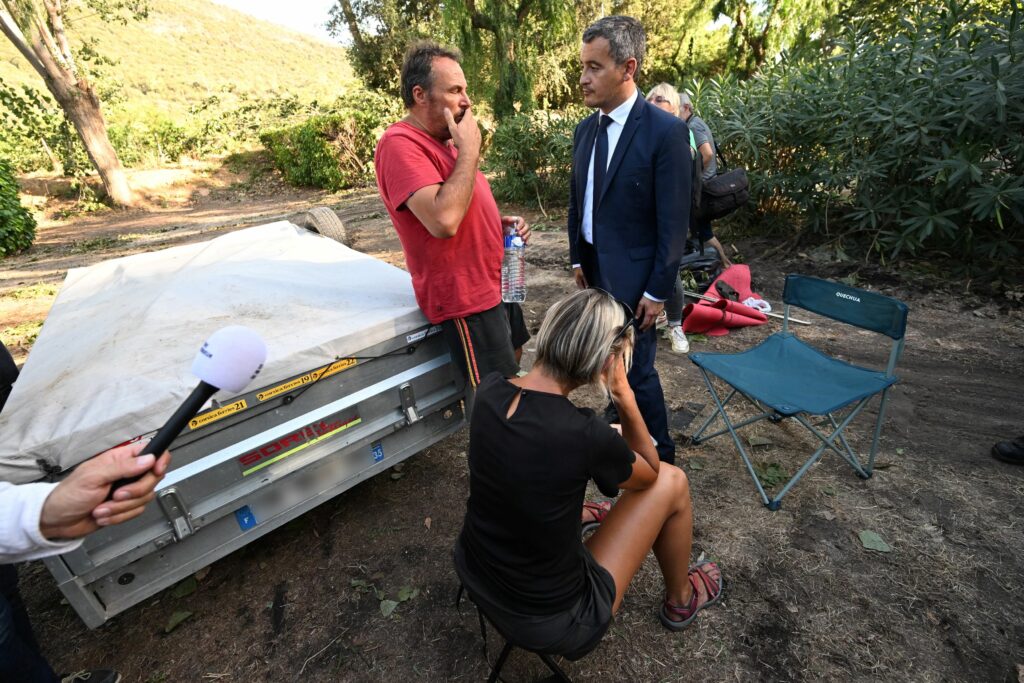Francuski ministar u kampu Sagone na Korzici gdje je stablo palo na bungalov / reuters