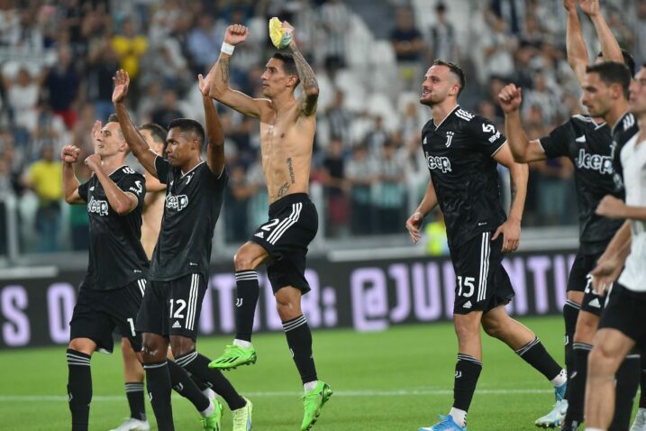 Angel Di Maria i siugrači slave nakon utakmice/Foto REUTERS