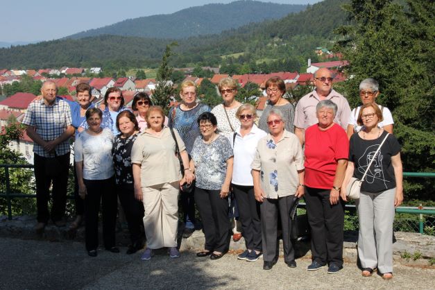 Maturantice i maturanti nekadašnje riječke Trgovačke škole zajedno 50 godina nakon mature / V. BOLF